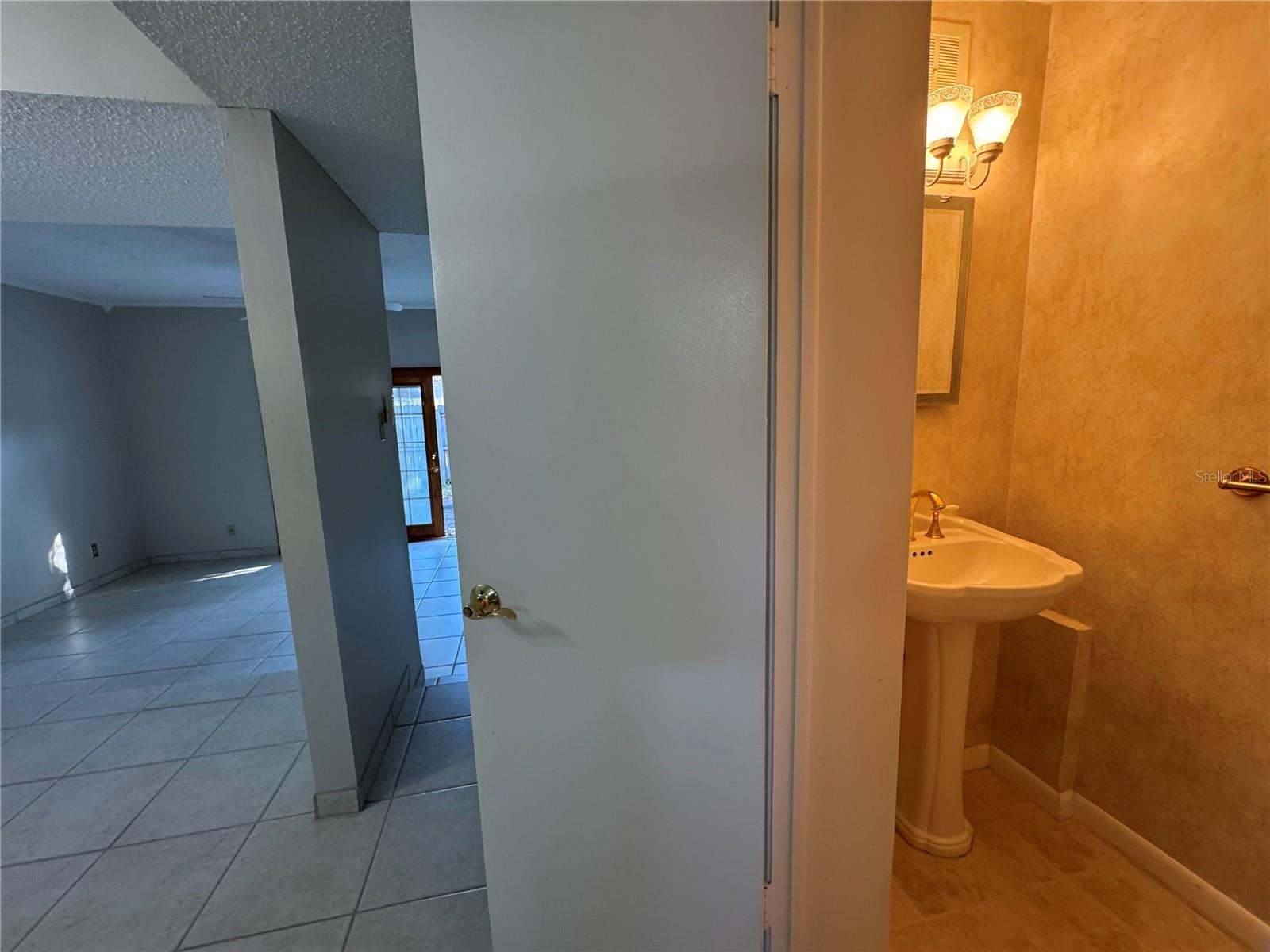 Image 16 of 32 For 200 Saint Andrews Boulevard 1803