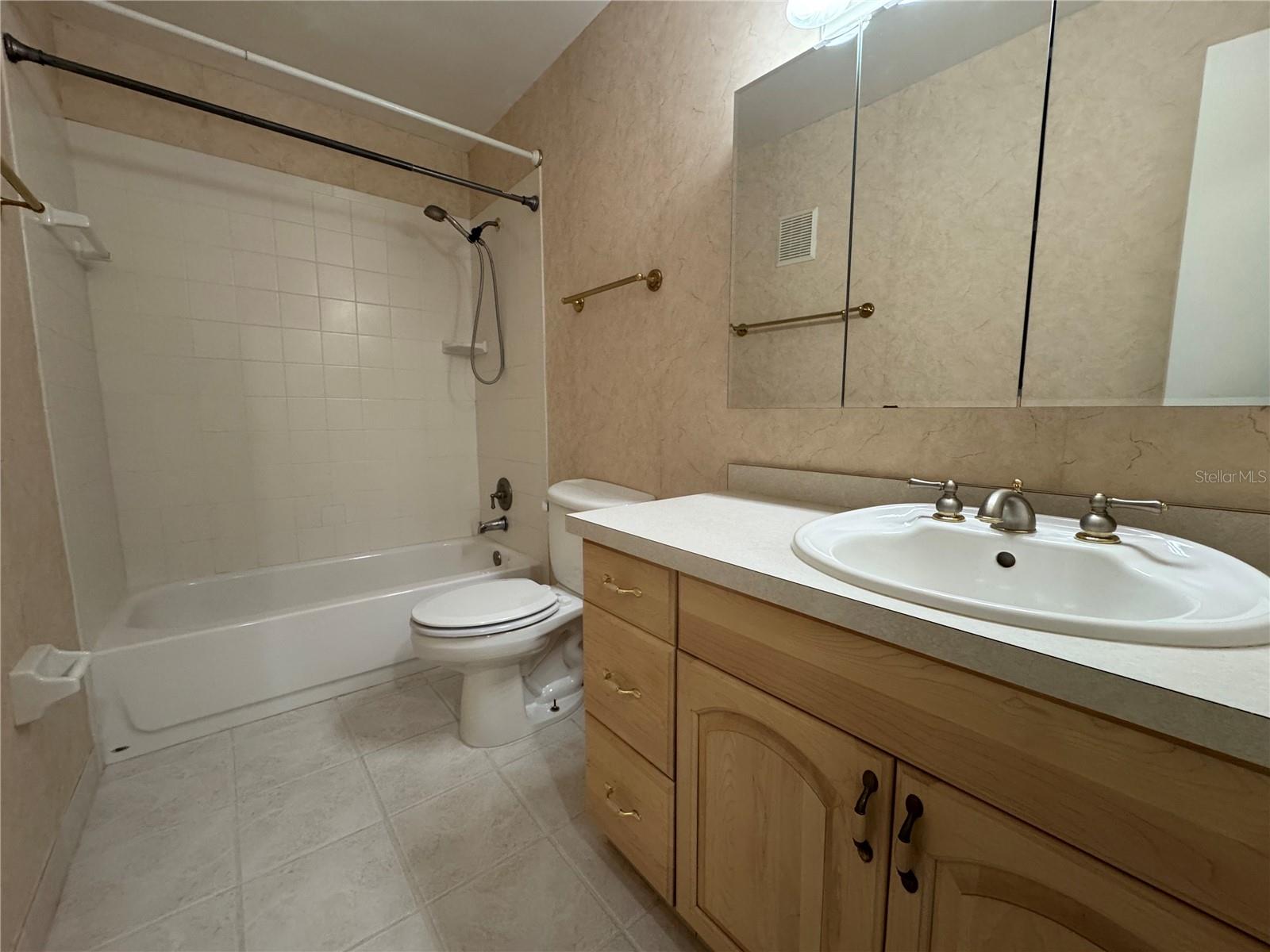 Image 20 of 32 For 200 Saint Andrews Boulevard 1803