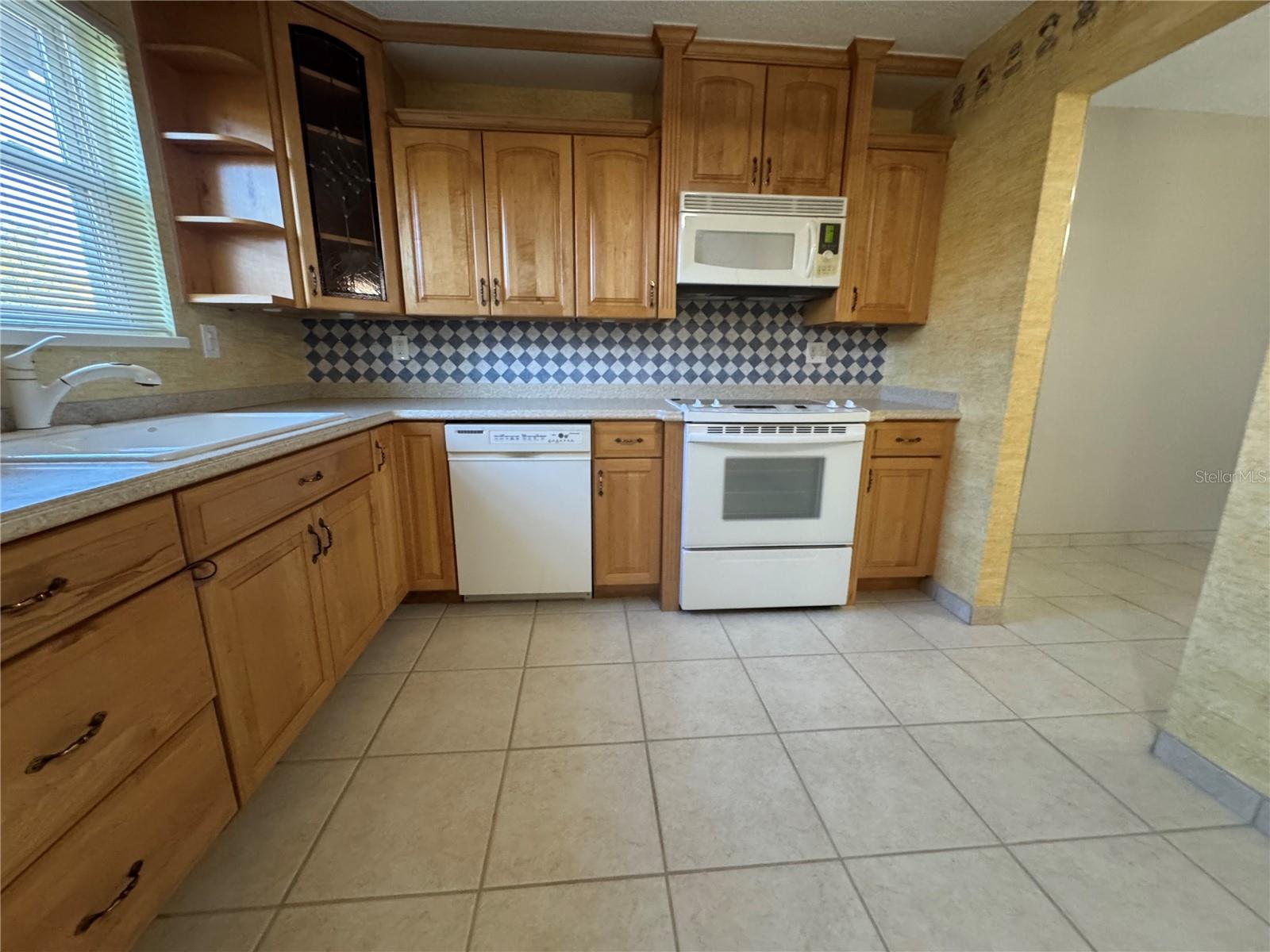 Image 5 of 32 For 200 Saint Andrews Boulevard 1803