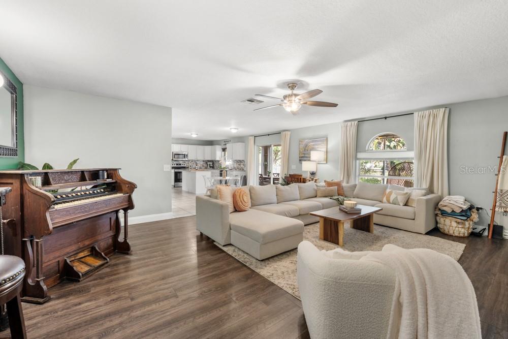 Image 6 of 62 For 707 Monte Vista Way