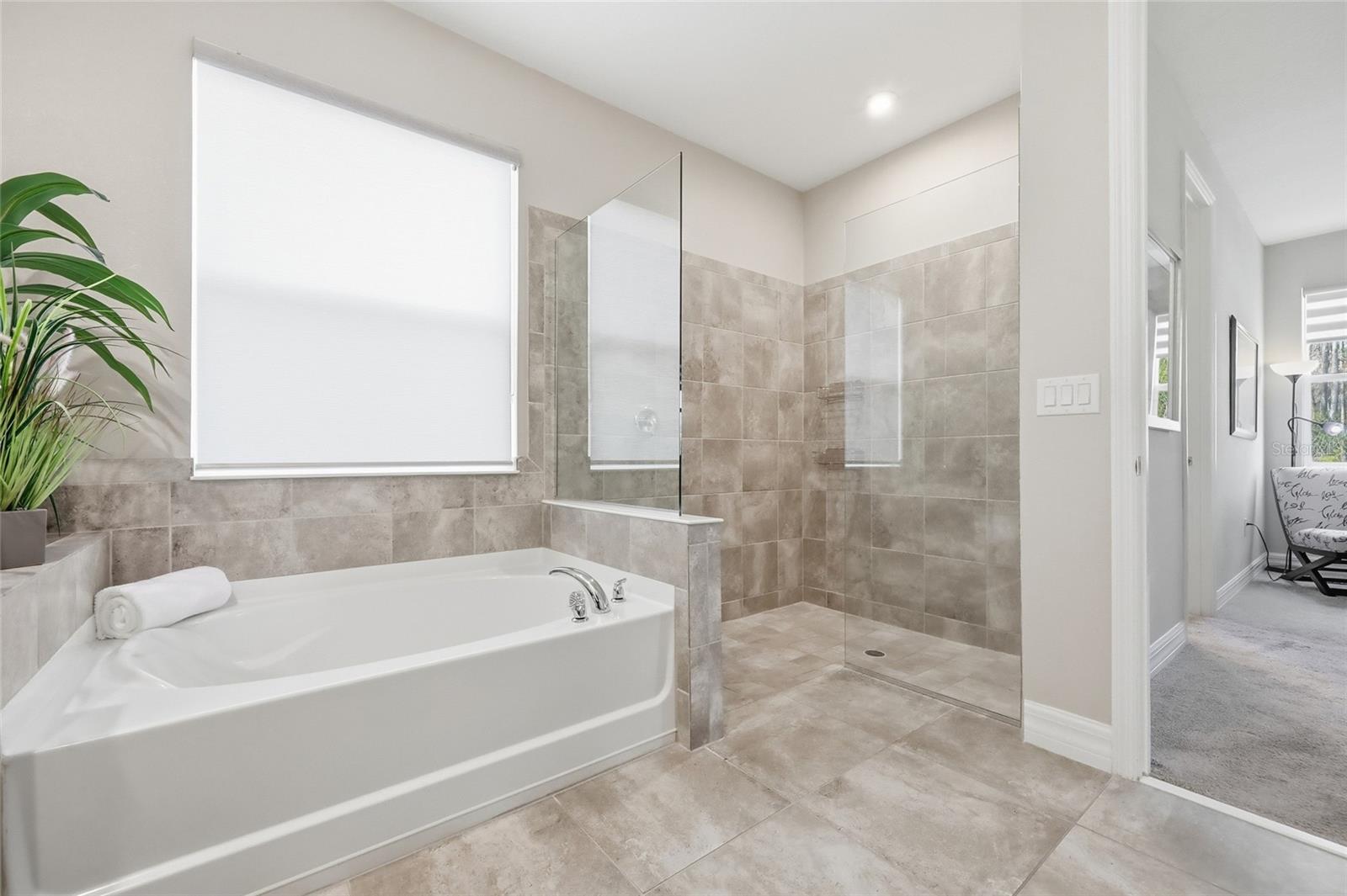 Image 21 of 88 For 2452 Varenna Loop