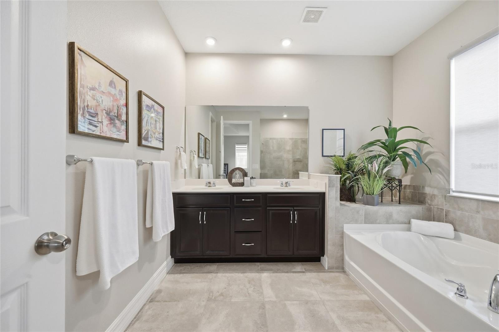 Image 5 of 88 For 2452 Varenna Loop