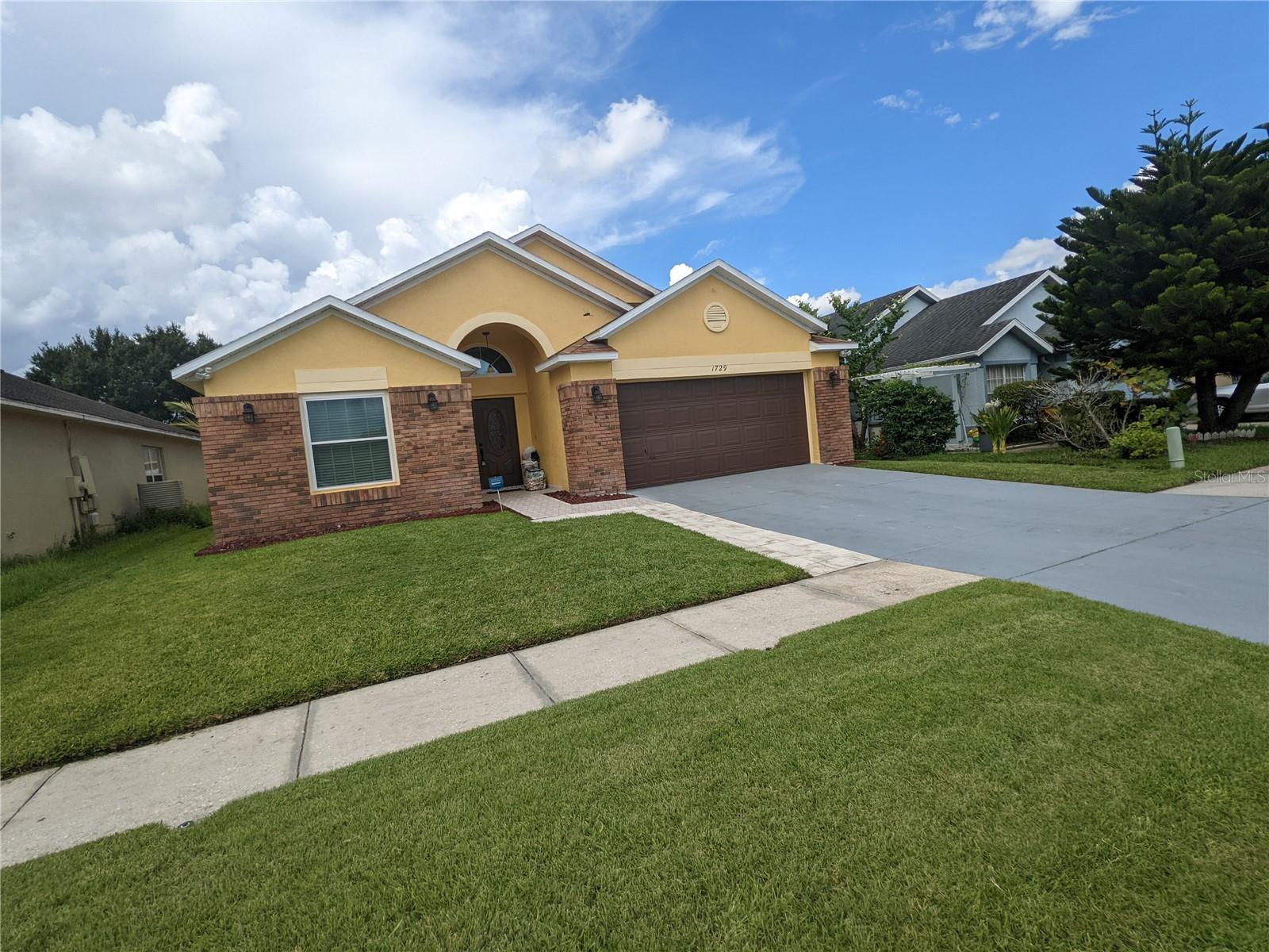 Image 3 of 26 For 1729 Snaresbrook Way