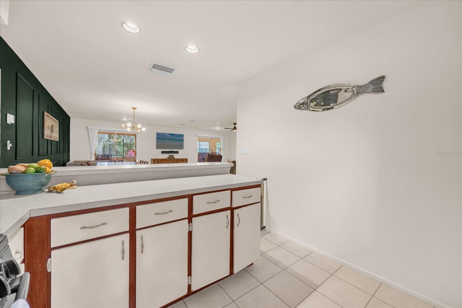 Image 11 of 42 For 5237 Gateway Avenue