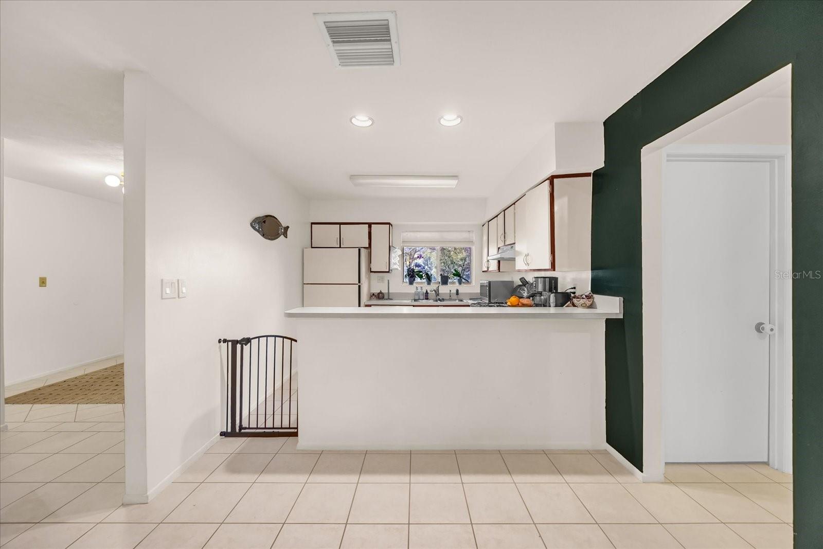 Image 12 of 42 For 5237 Gateway Avenue