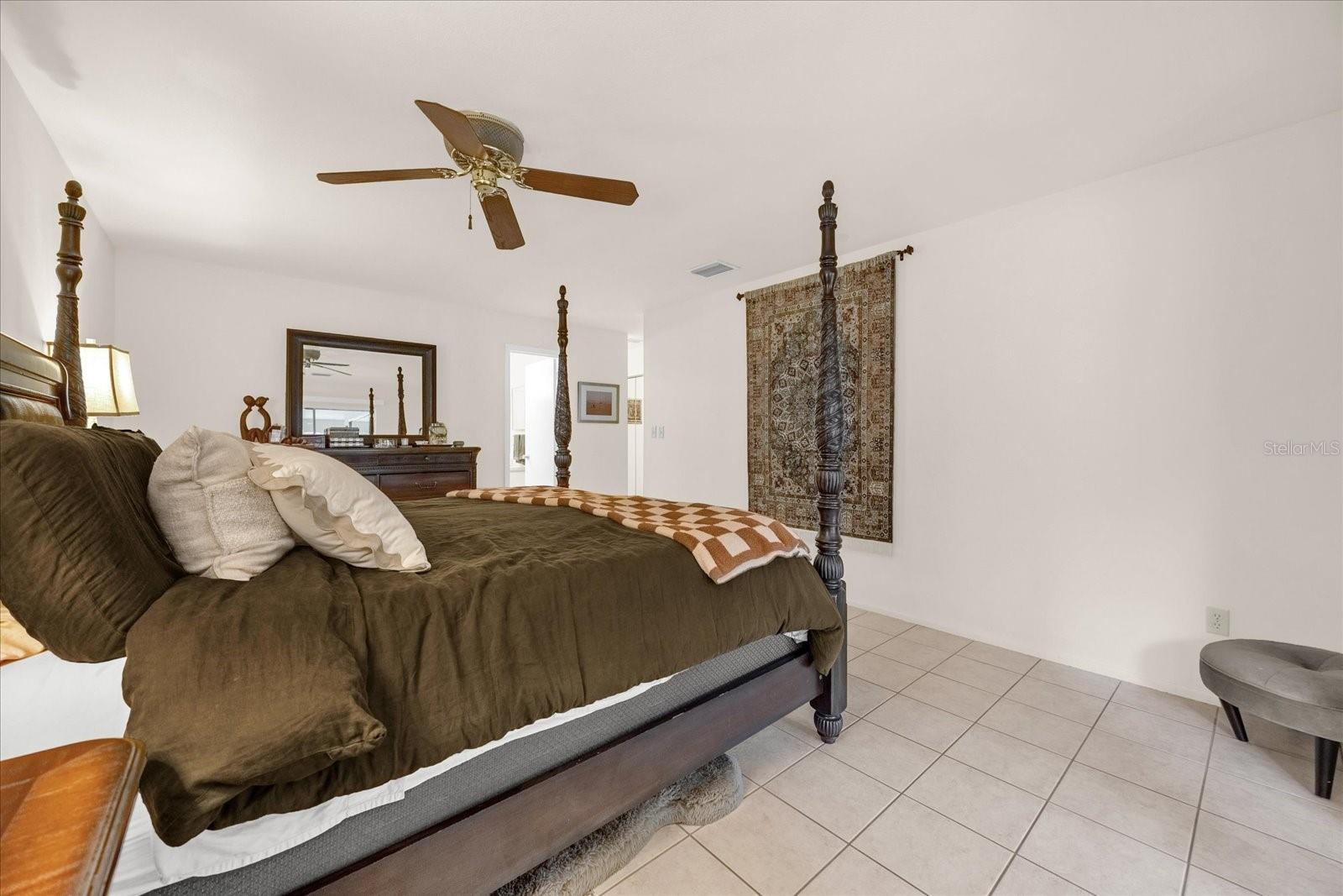 Image 14 of 42 For 5237 Gateway Avenue