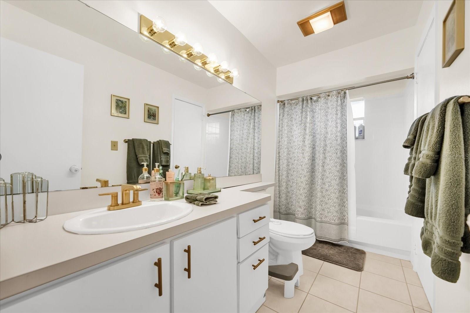 Image 16 of 42 For 5237 Gateway Avenue