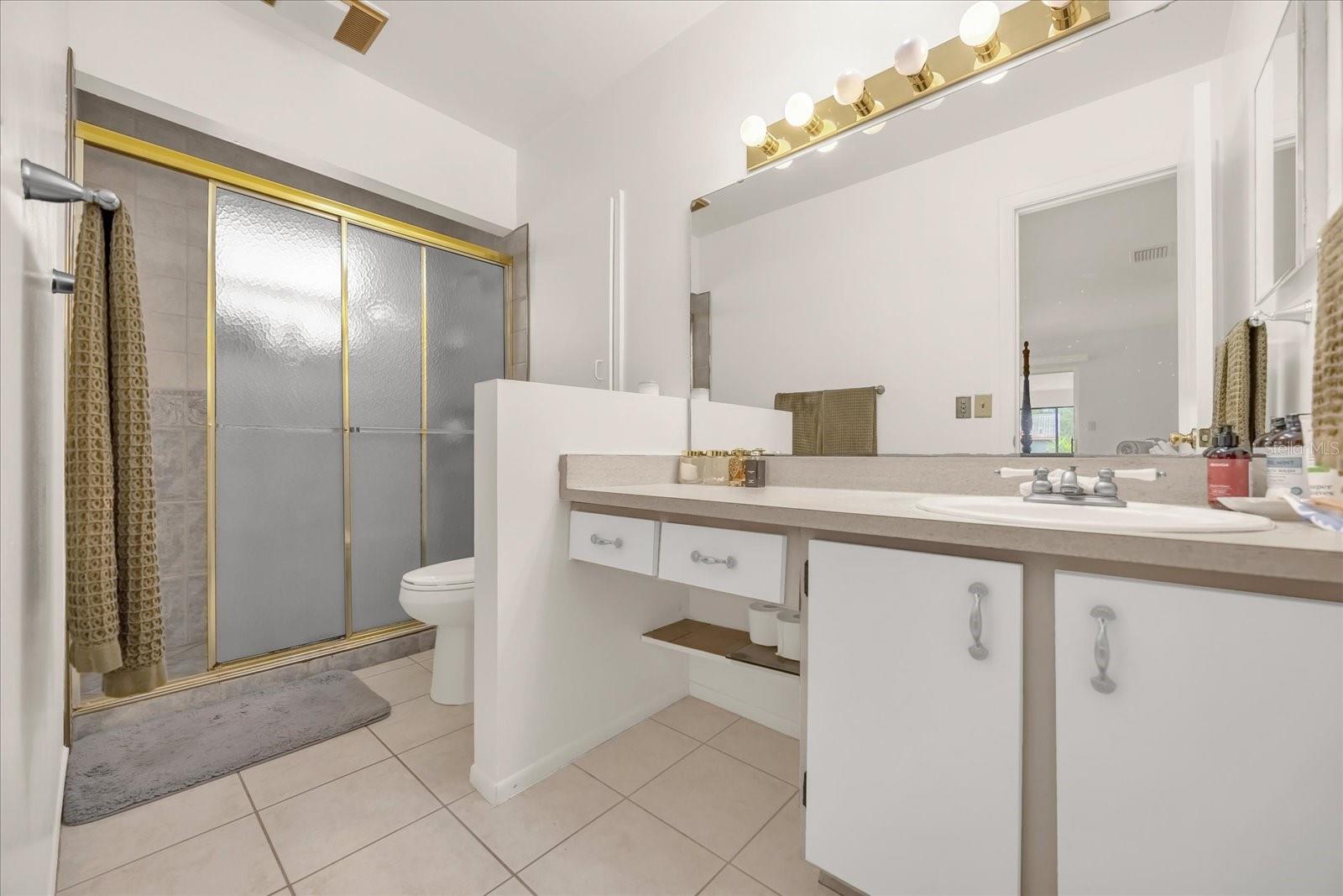 Image 18 of 42 For 5237 Gateway Avenue