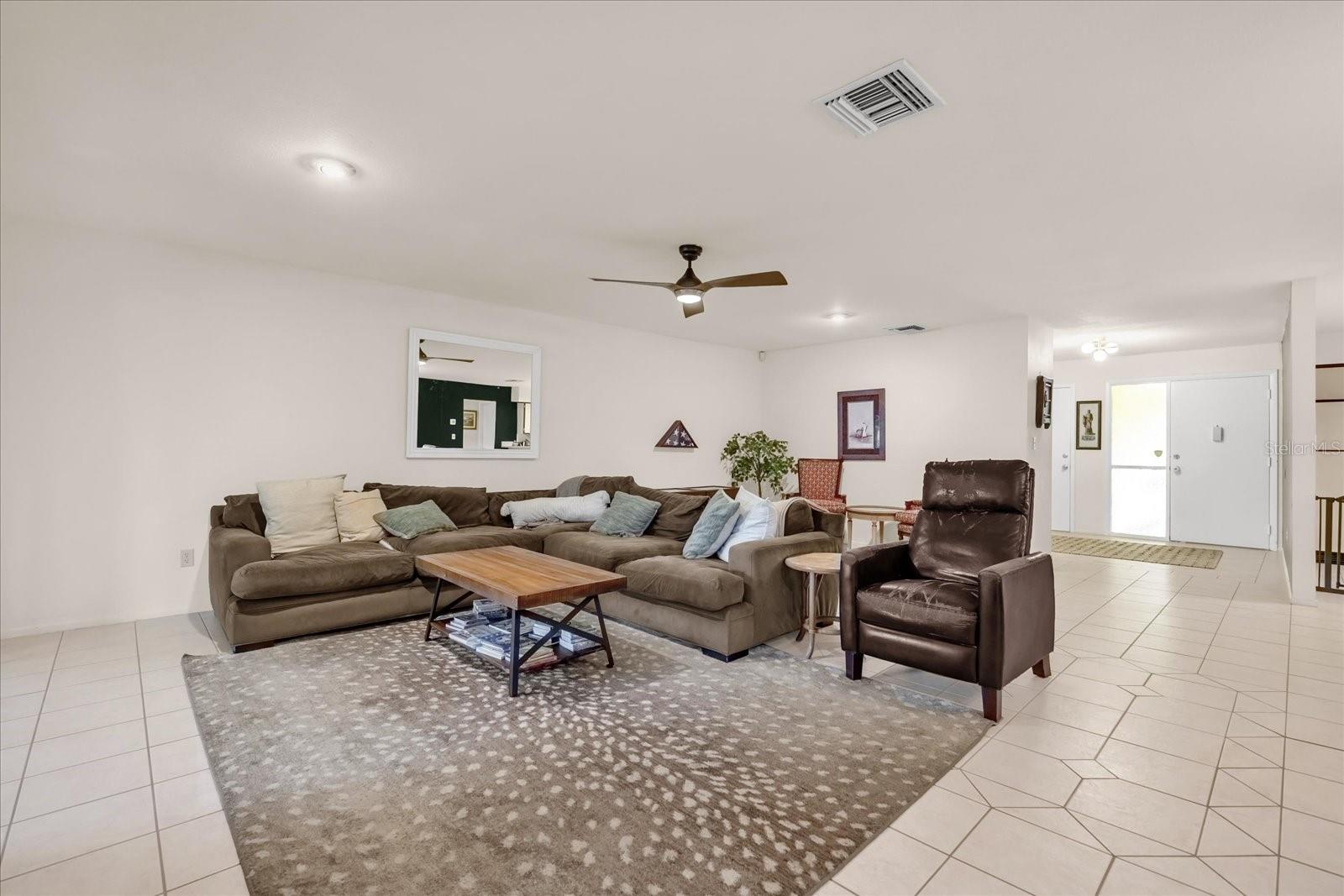 Image 6 of 42 For 5237 Gateway Avenue