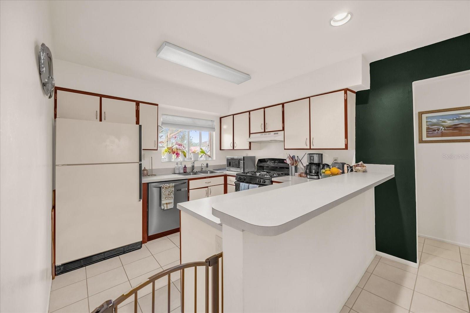 Image 9 of 42 For 5237 Gateway Avenue