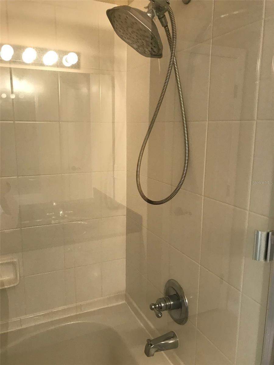 Image 16 of 25 For 629 Pinebranch Circle