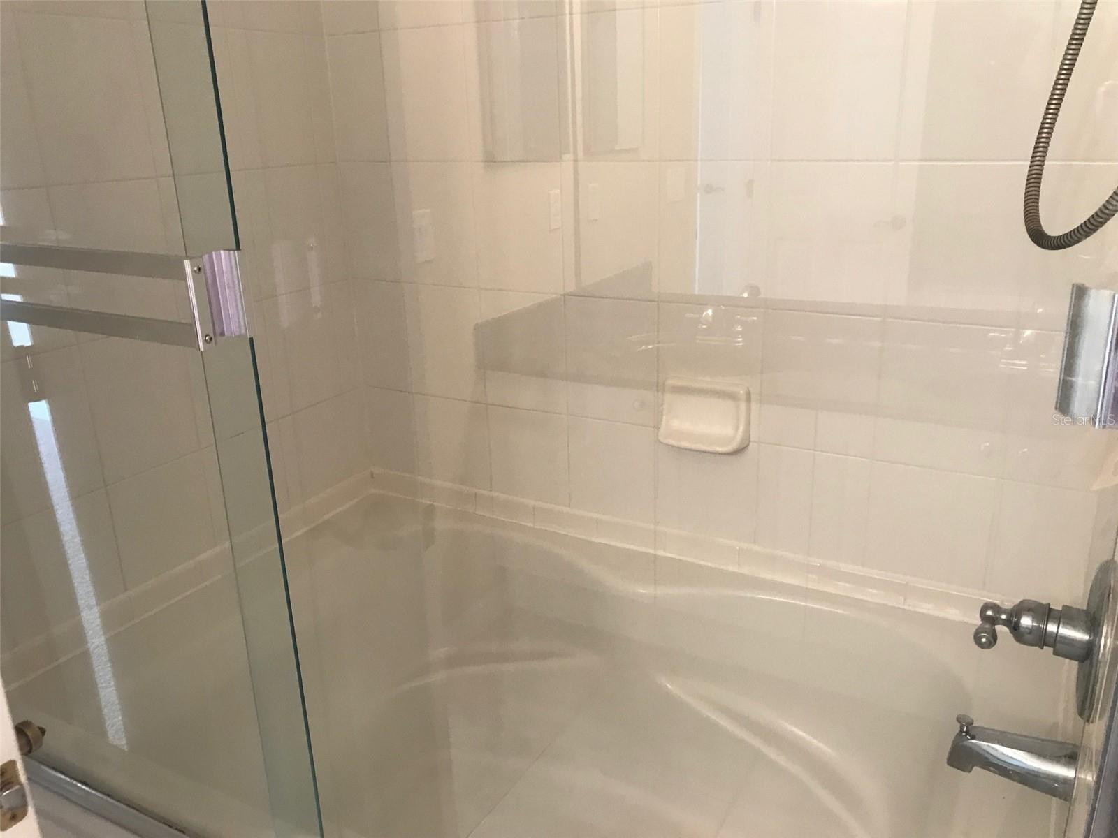 Image 17 of 25 For 629 Pinebranch Circle