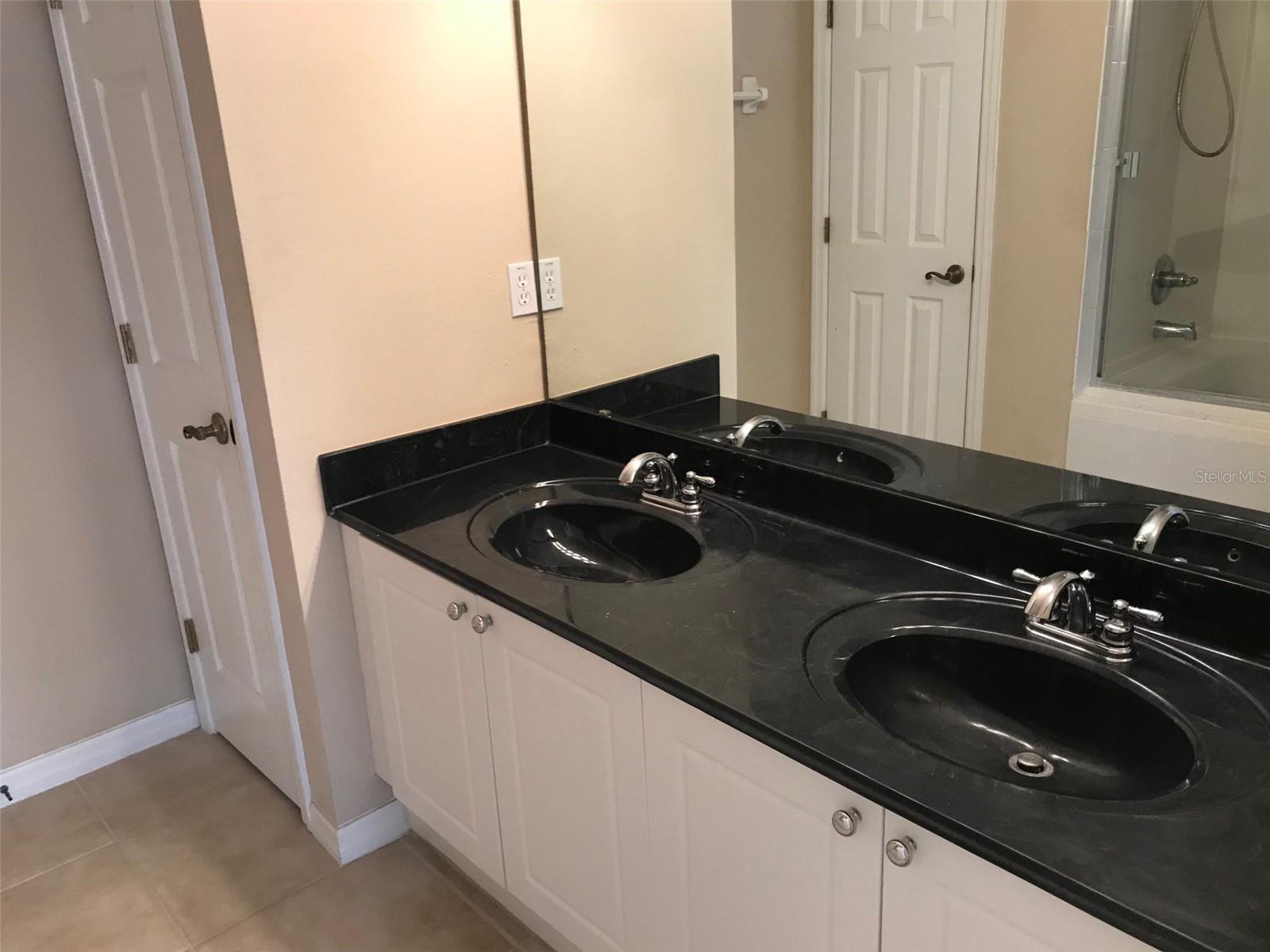 Image 18 of 25 For 629 Pinebranch Circle