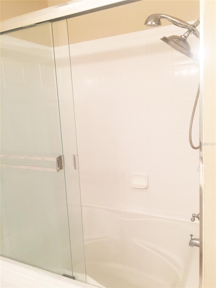 Image 21 of 25 For 629 Pinebranch Circle