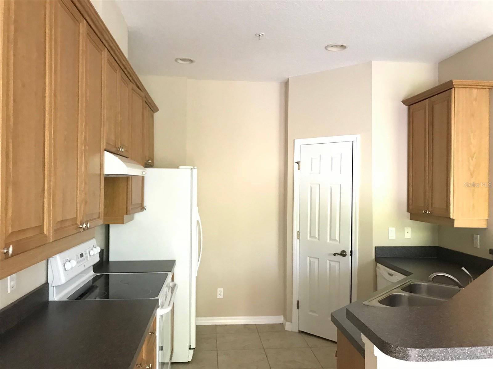 Image 7 of 25 For 629 Pinebranch Circle