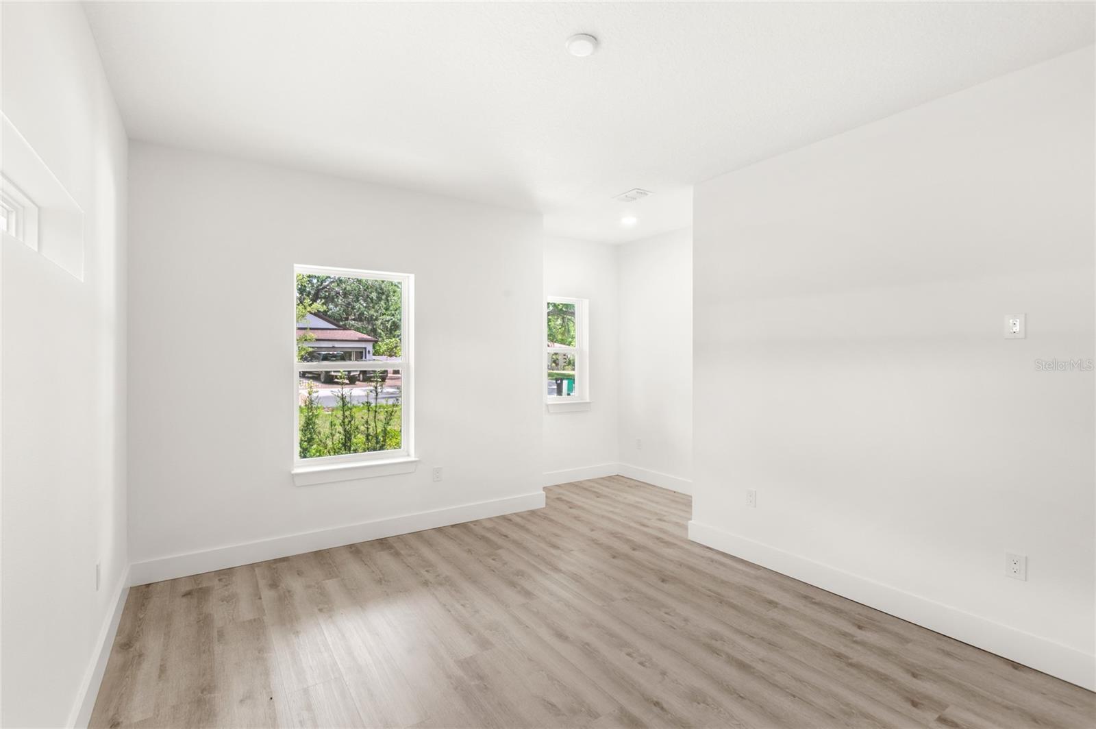 Image 13 of 43 For 634 Burch Avenue