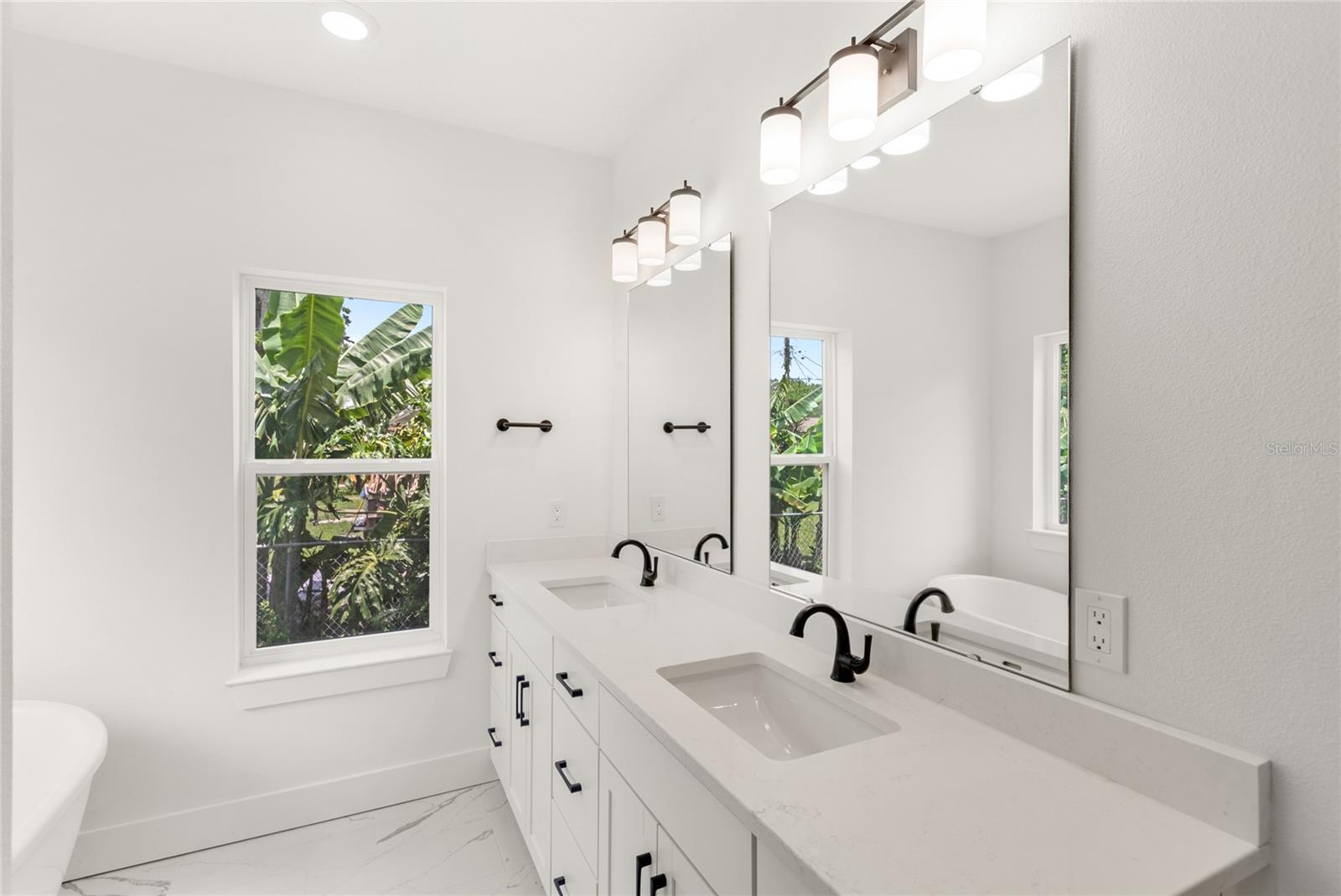 Image 17 of 43 For 634 Burch Avenue