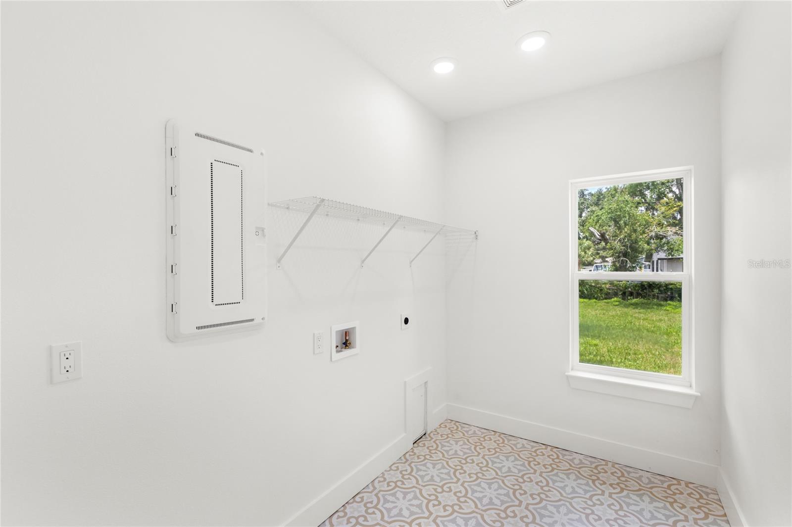 Image 21 of 43 For 634 Burch Avenue