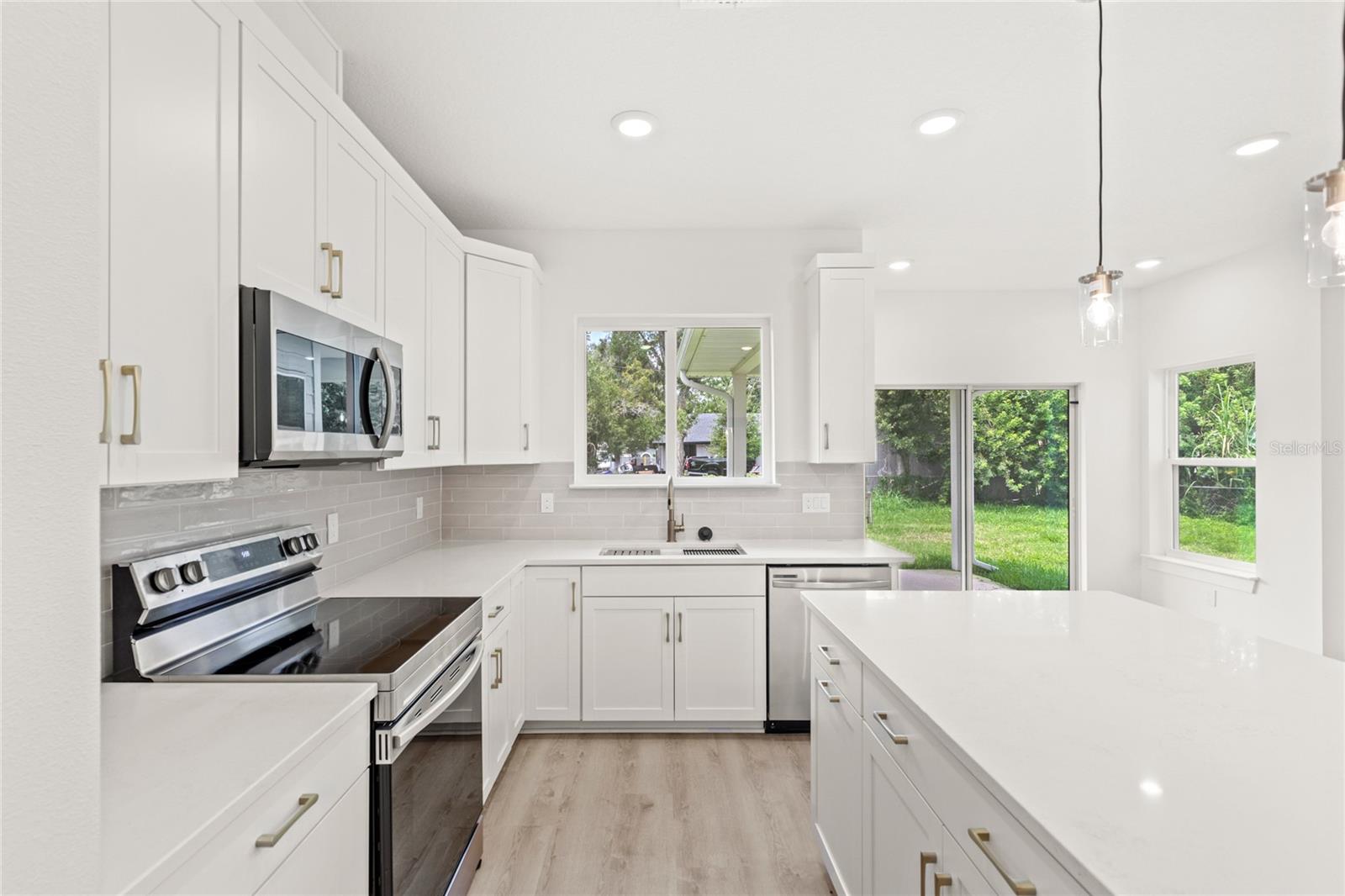 Image 6 of 43 For 634 Burch Avenue