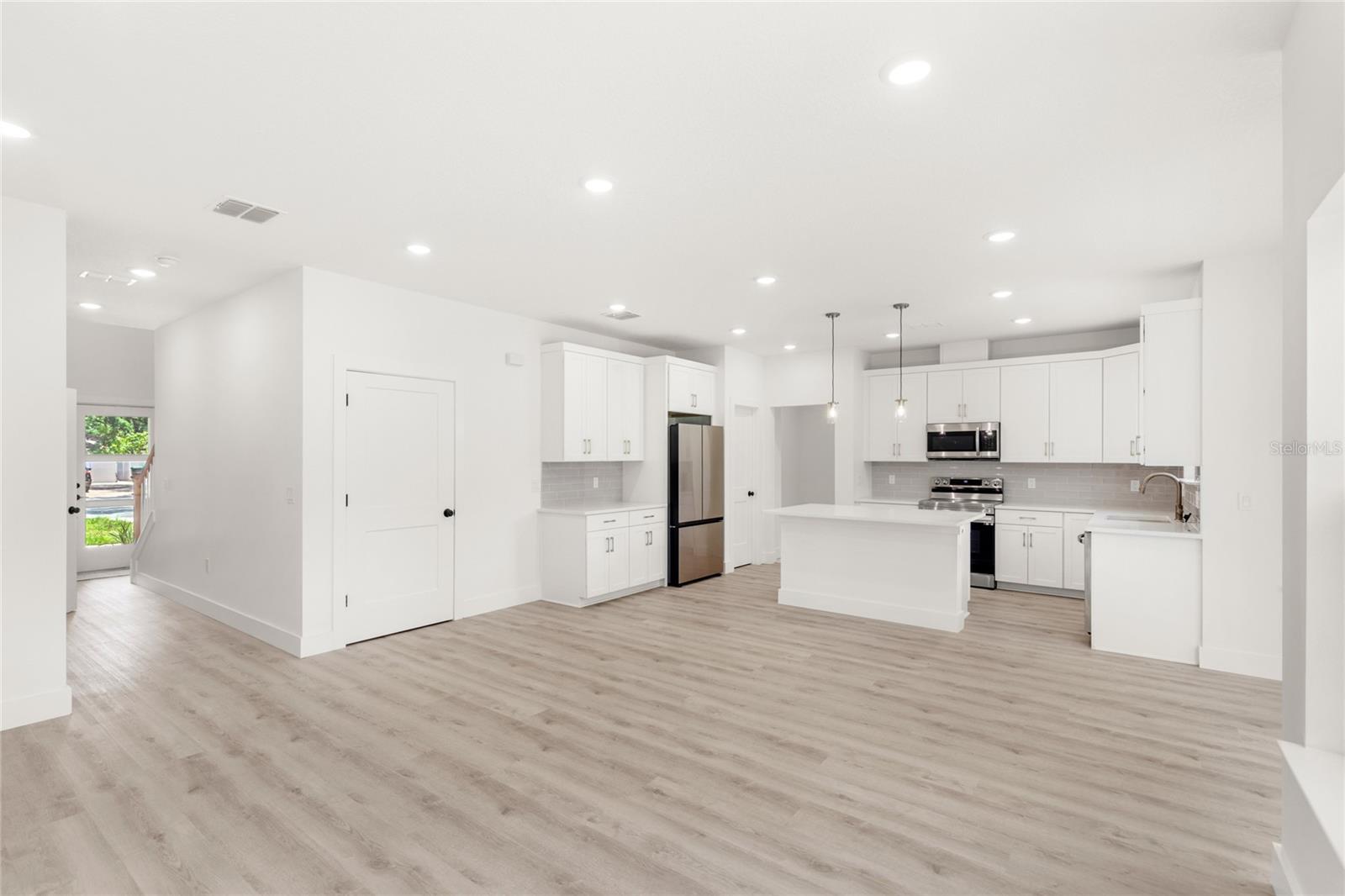 Image 8 of 43 For 634 Burch Avenue