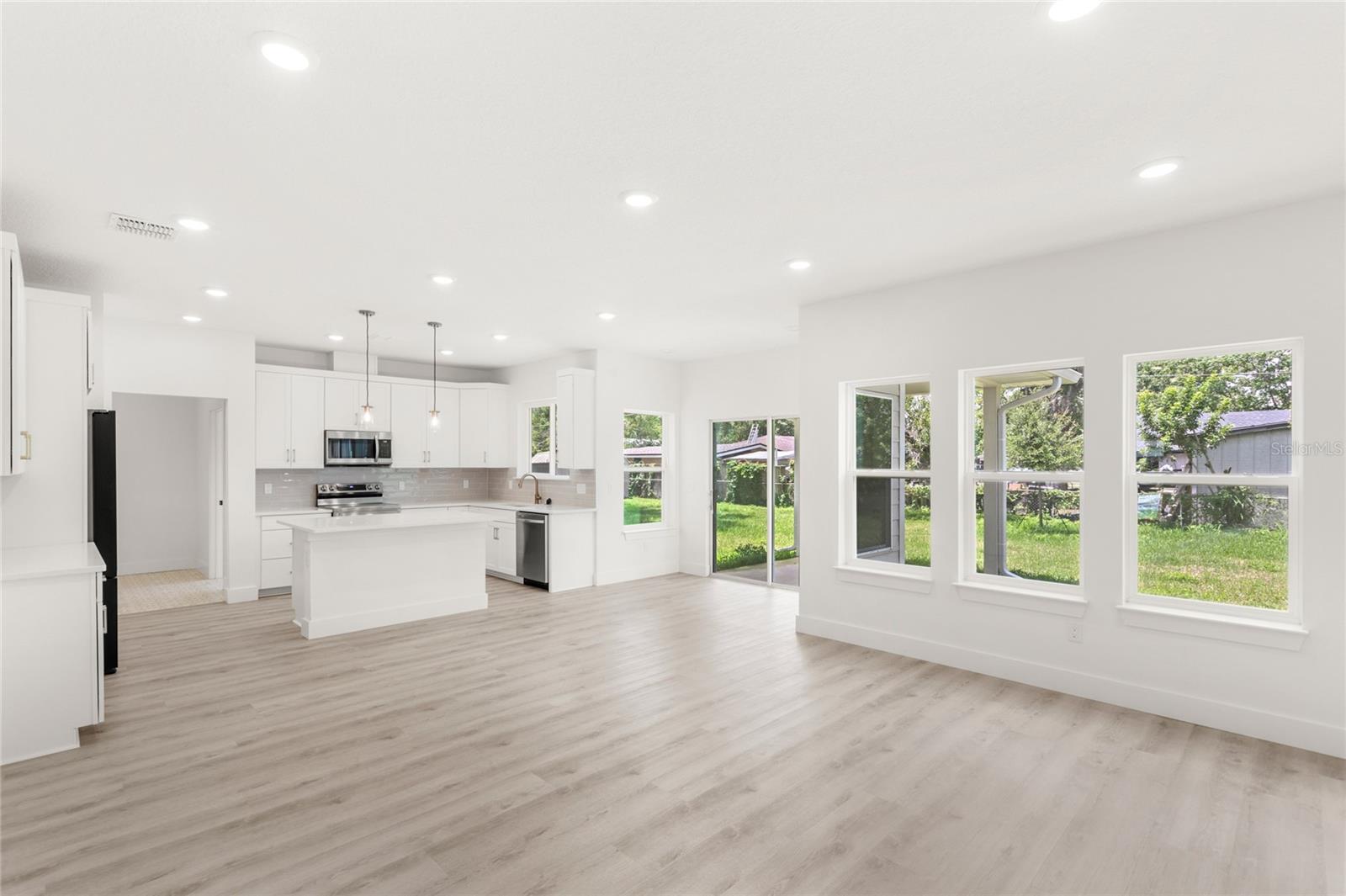 Image 9 of 43 For 634 Burch Avenue