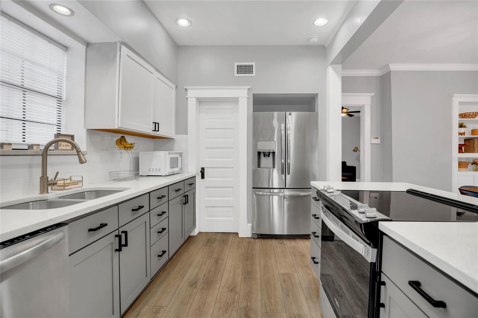 Image 12 of 32 For 203 10th Street