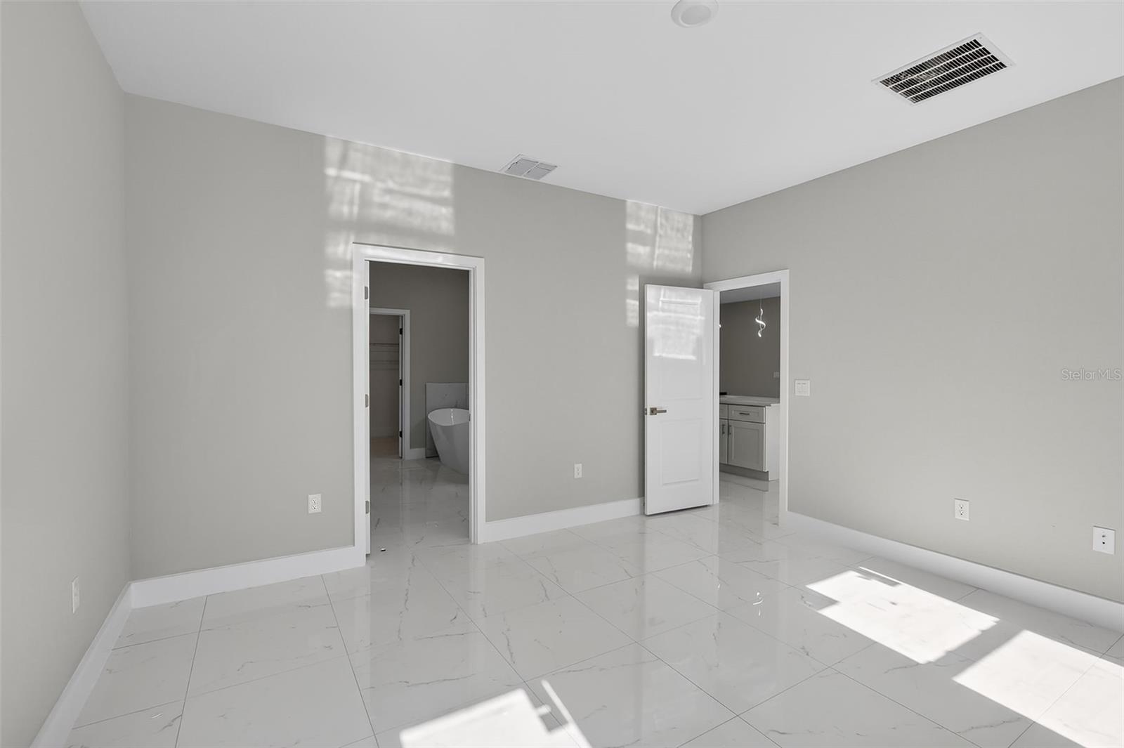 Image 14 of 42 For 641 Verona Street