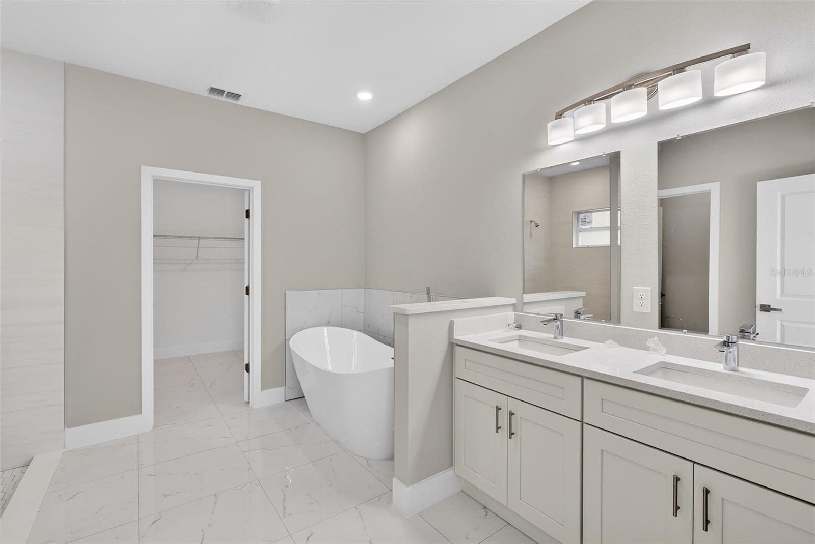 Image 15 of 42 For 641 Verona Street