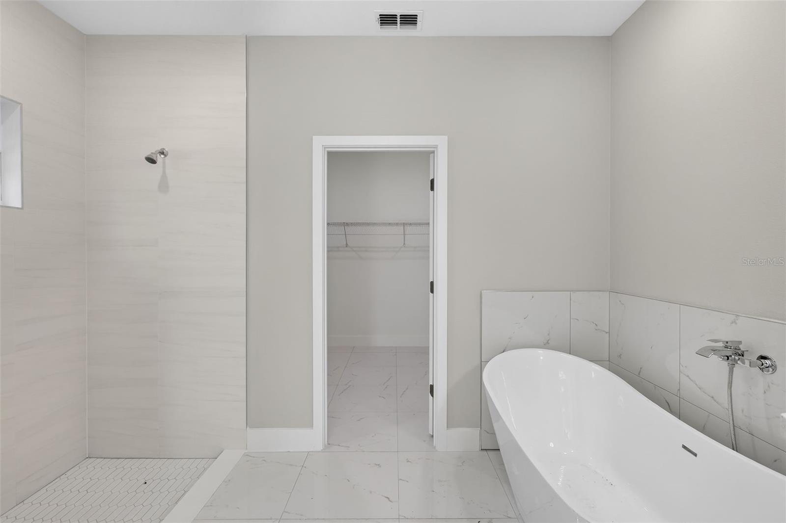 Image 16 of 42 For 641 Verona Street