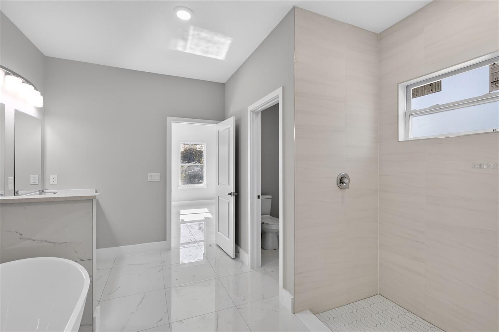 Image 18 of 42 For 641 Verona Street