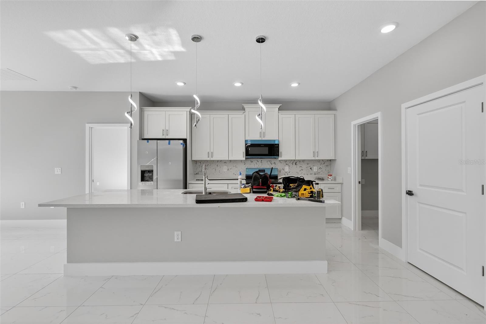 Image 26 of 42 For 641 Verona Street