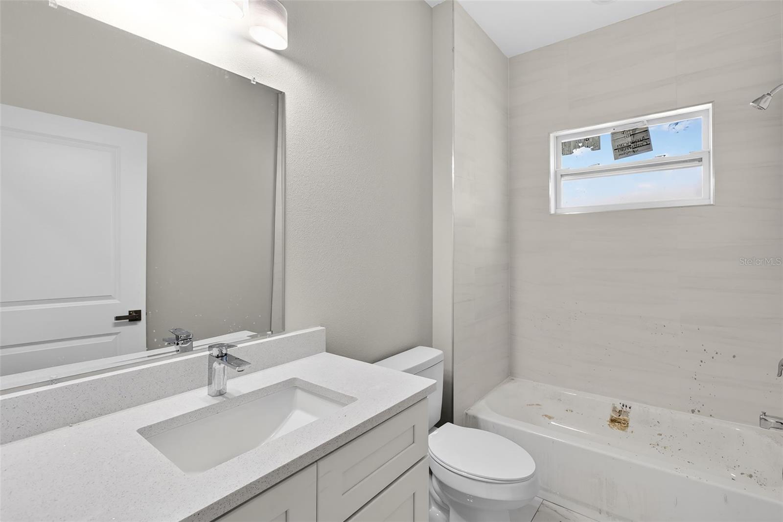 Image 33 of 42 For 641 Verona Street