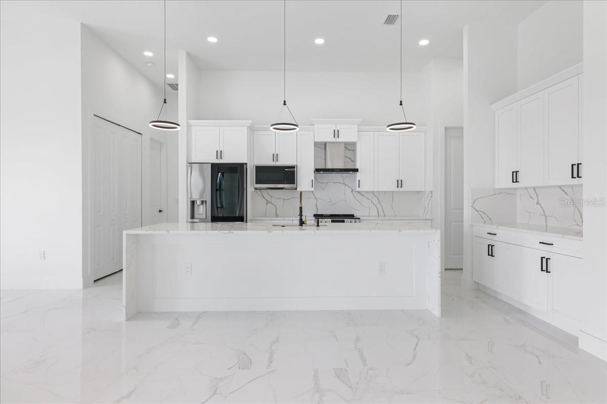 Image 12 of 35 For 17375 Waco Avenue