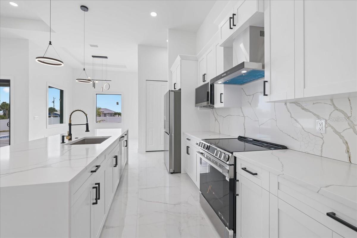 Image 15 of 35 For 17375 Waco Avenue