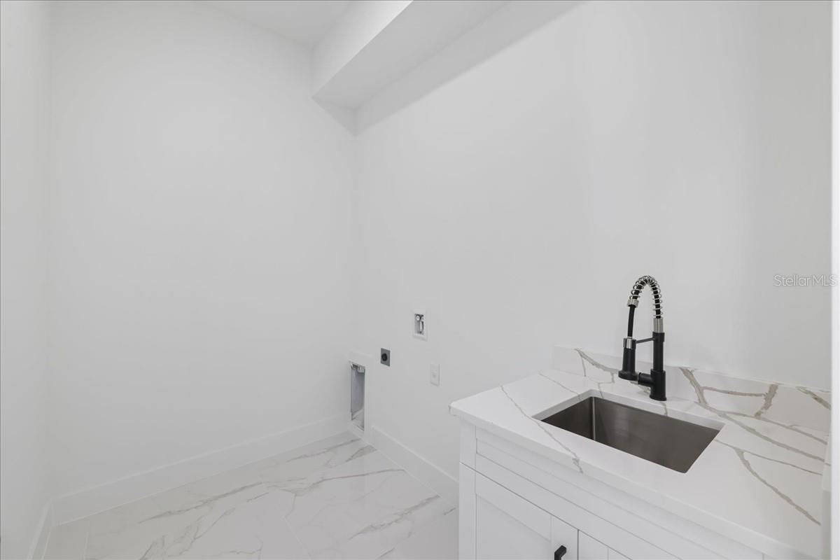 Image 31 of 35 For 17375 Waco Avenue