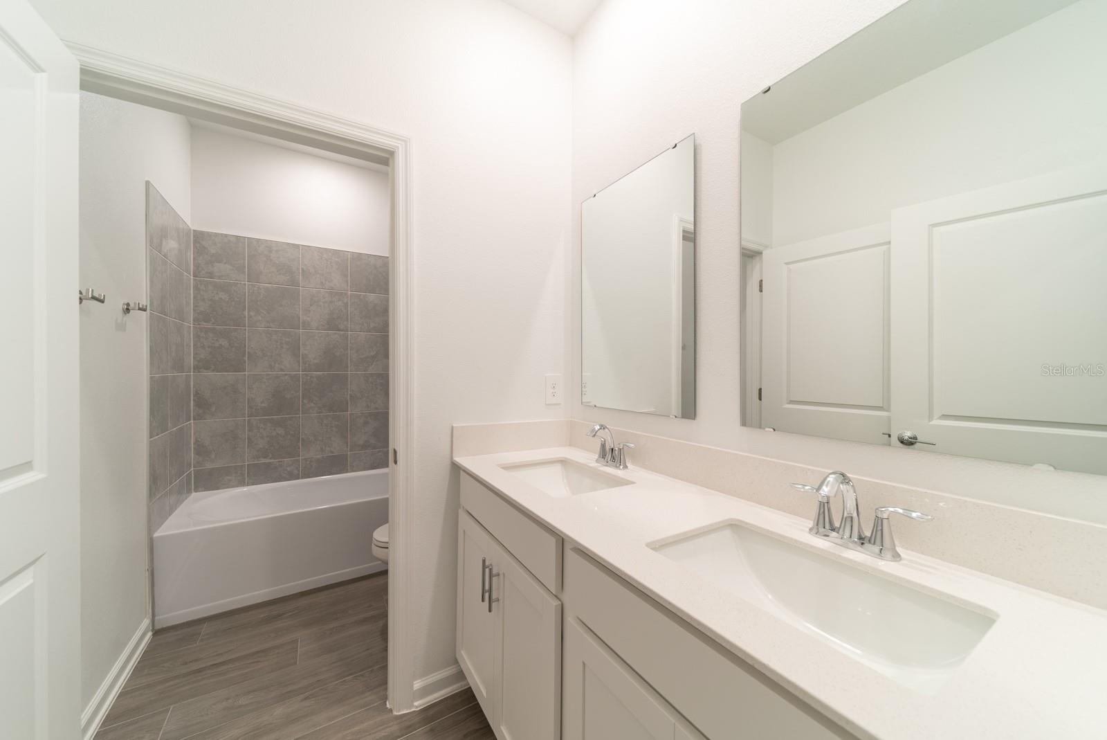 Image 10 of 58 For 2898 Armstrong Avenue