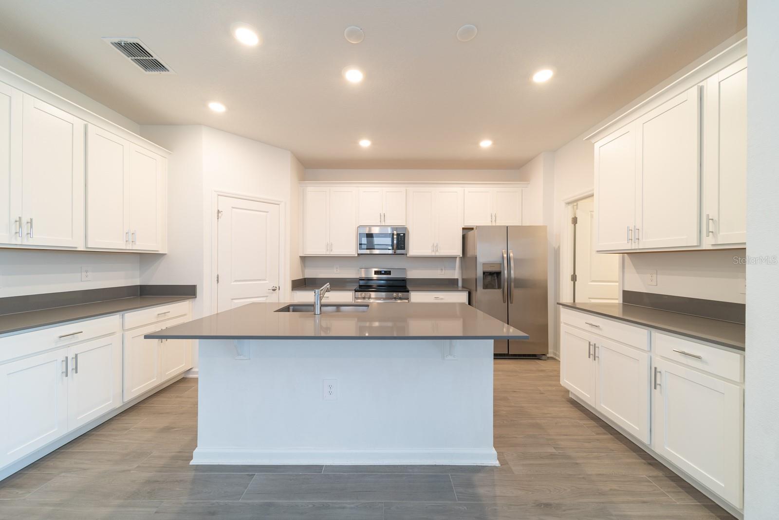 Image 24 of 58 For 2898 Armstrong Avenue