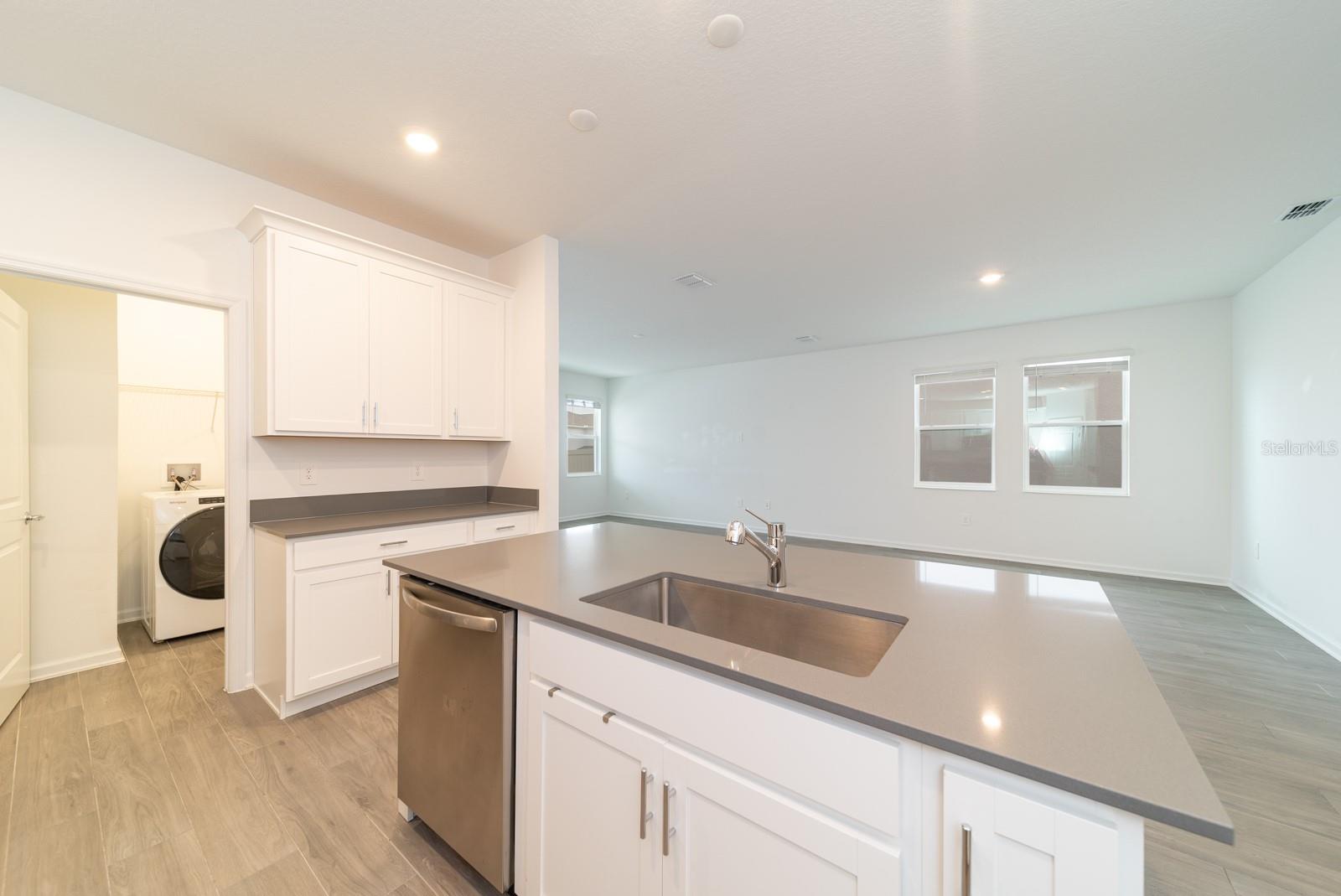 Image 28 of 58 For 2898 Armstrong Avenue