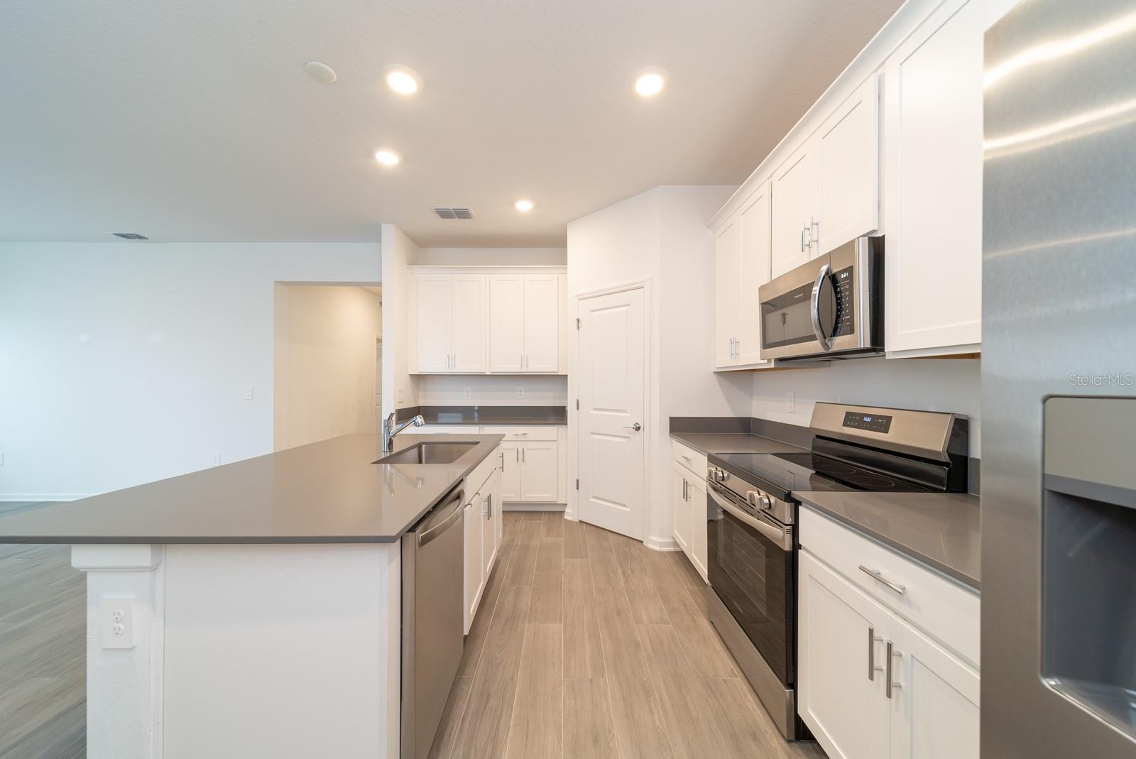 Image 29 of 58 For 2898 Armstrong Avenue