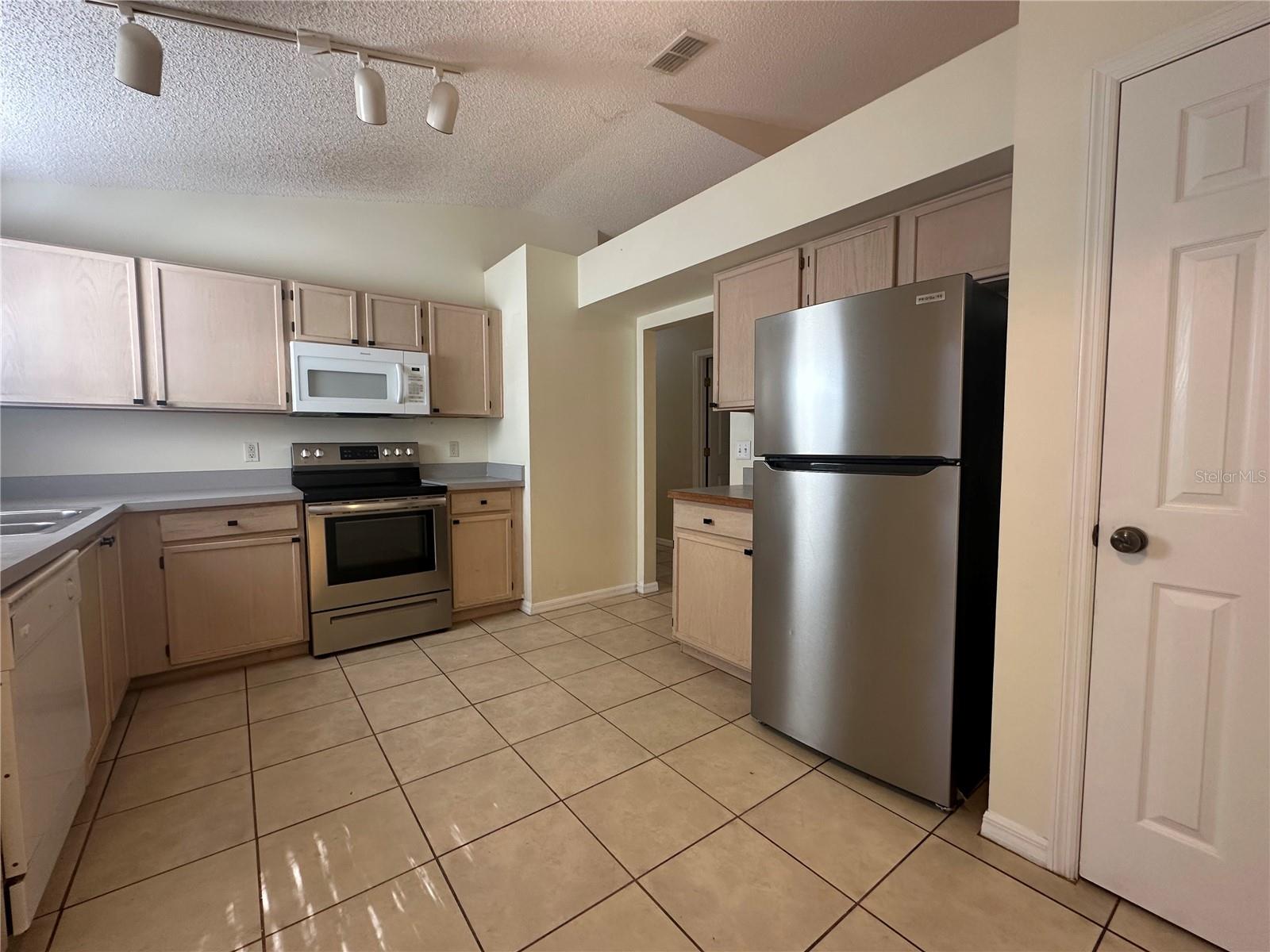 Image 4 of 17 For 17432 Woodcrest Way