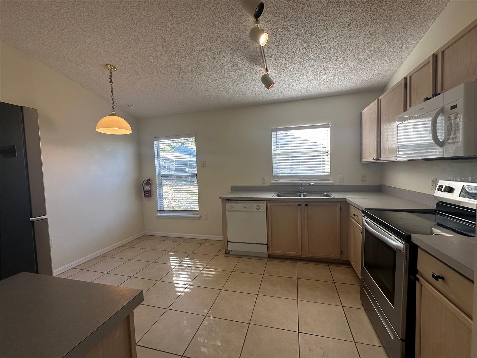 Image 5 of 17 For 17432 Woodcrest Way