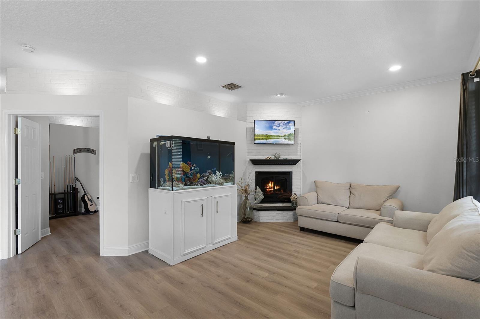 Image 14 of 56 For 13722 Fox Glove Street