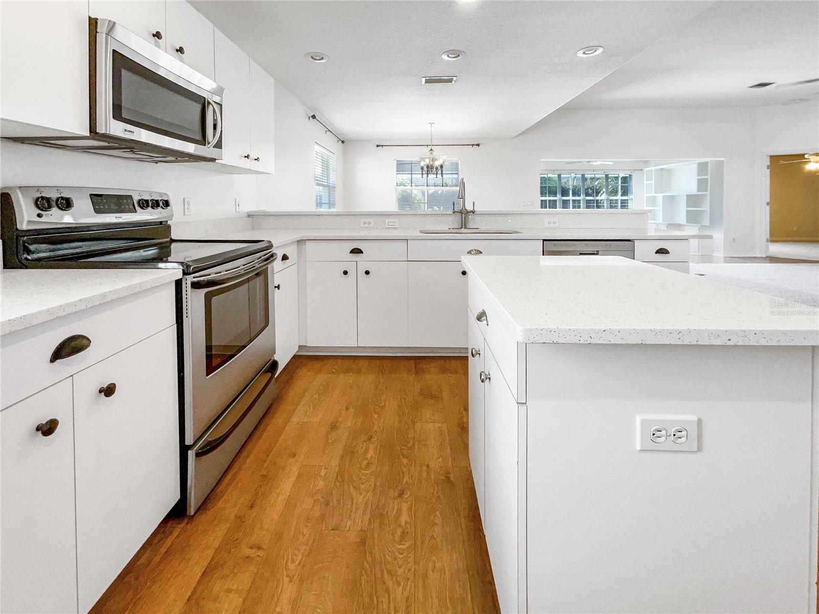 Image 2 of 34 For 890 Morgan Towne Way