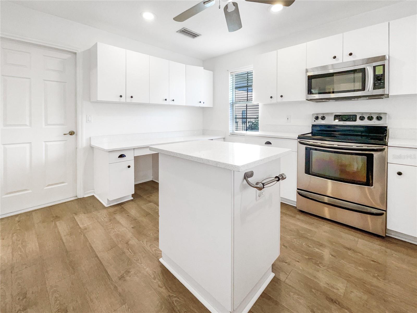 Image 26 of 34 For 890 Morgan Towne Way