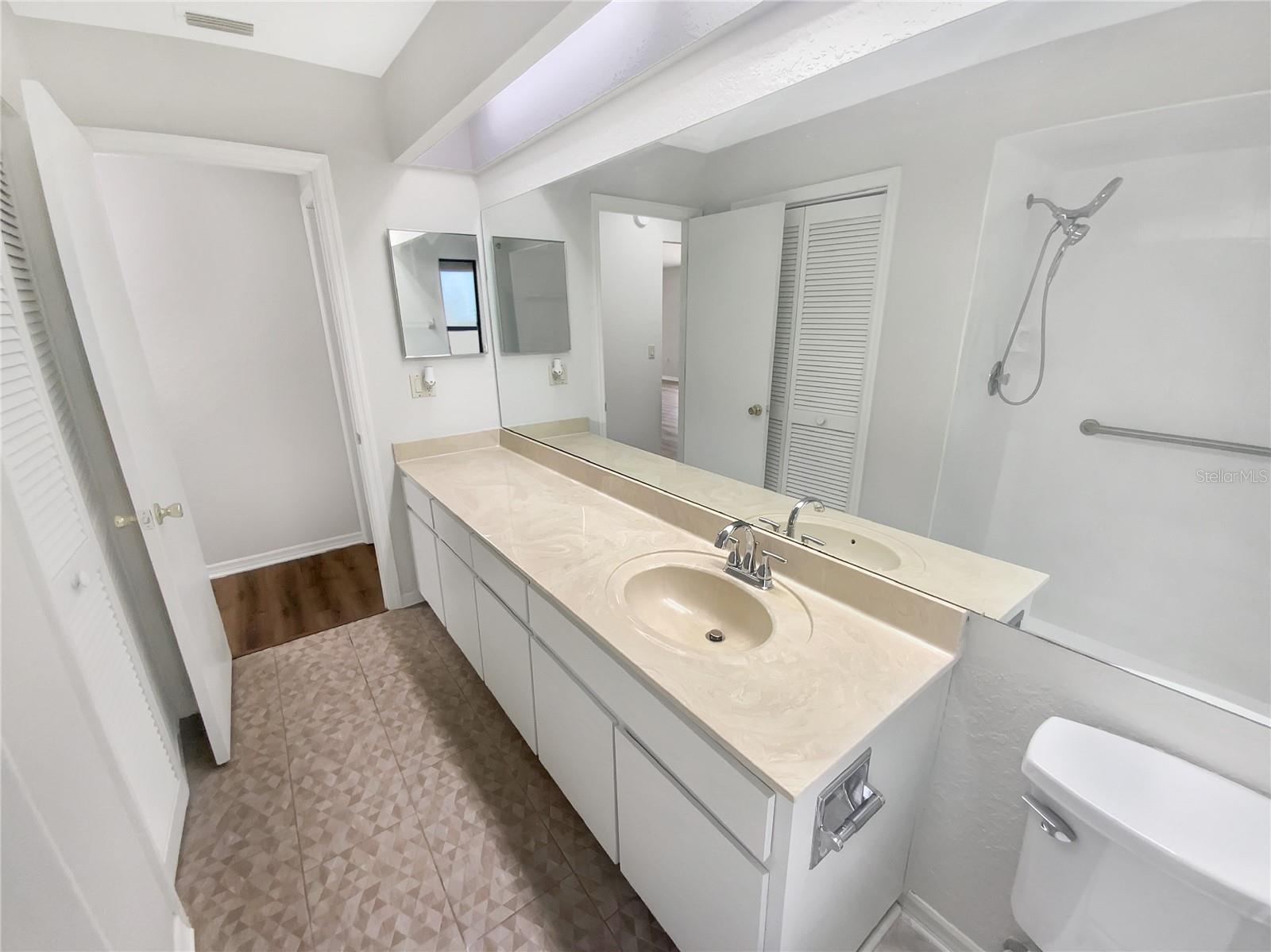 Image 23 of 39 For 18148 Oak Way Drive