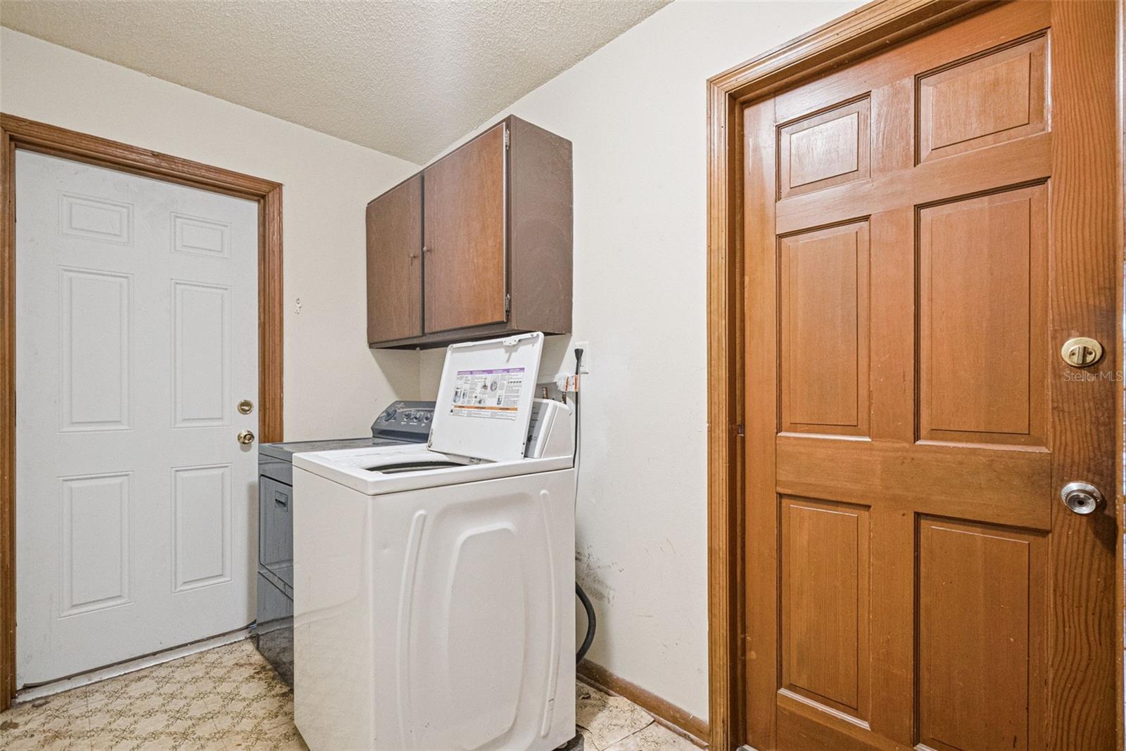 Image 26 of 35 For 2466 Fieldingwood Road