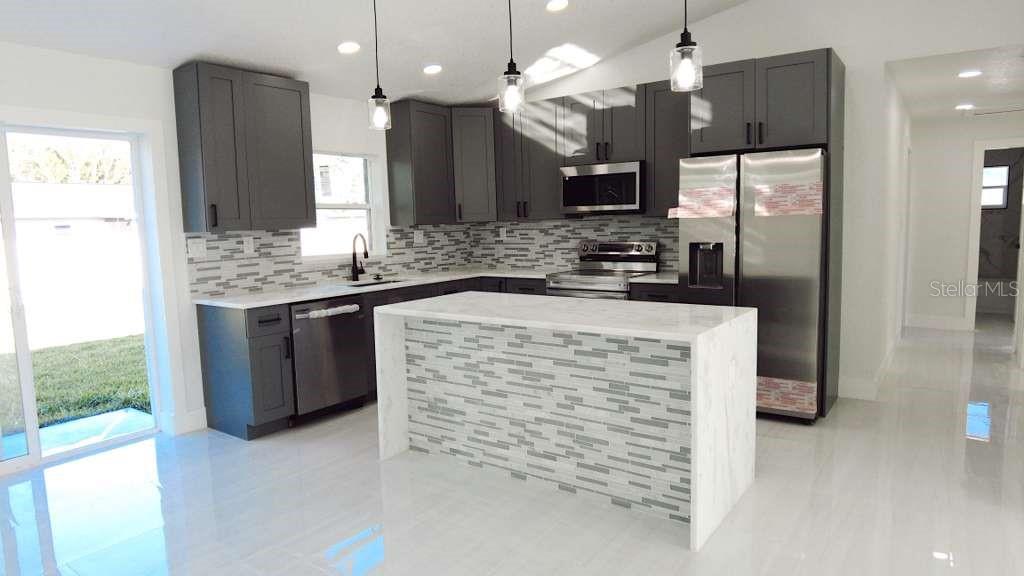 Image 4 of 32 For 4115 El Rado Ave