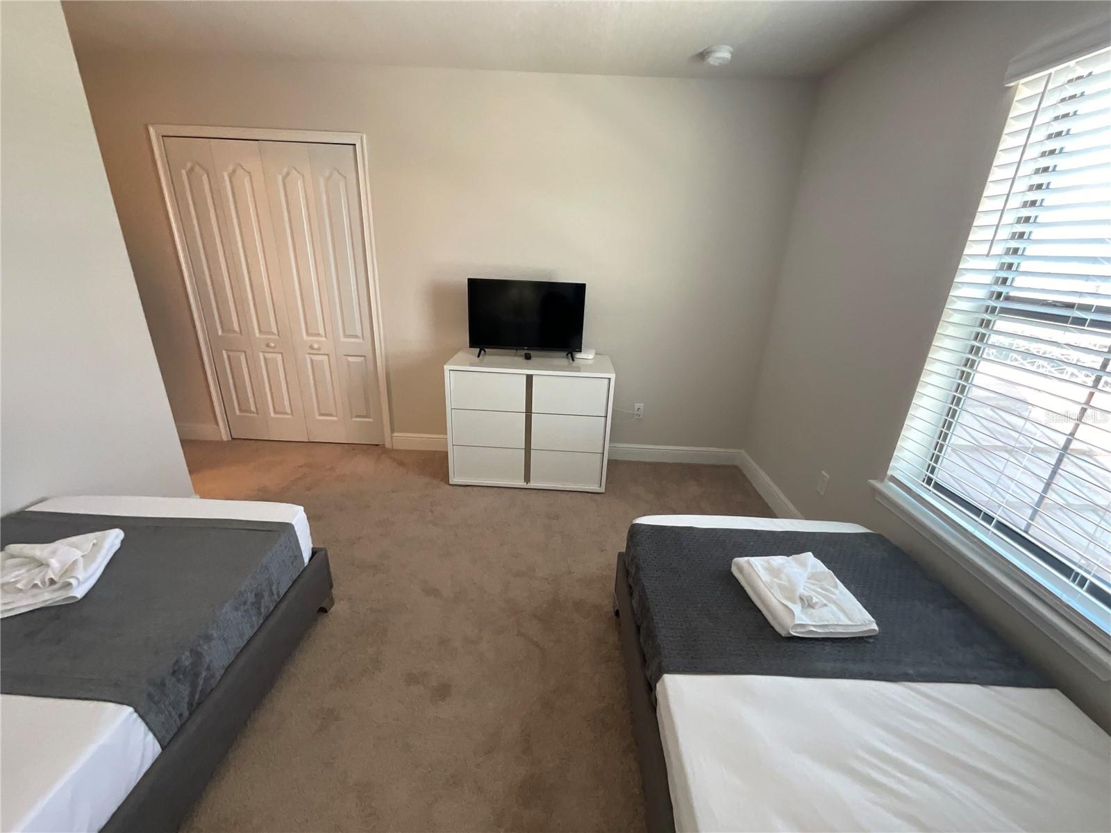 Image 10 of 31 For 226 Macaulays Cove