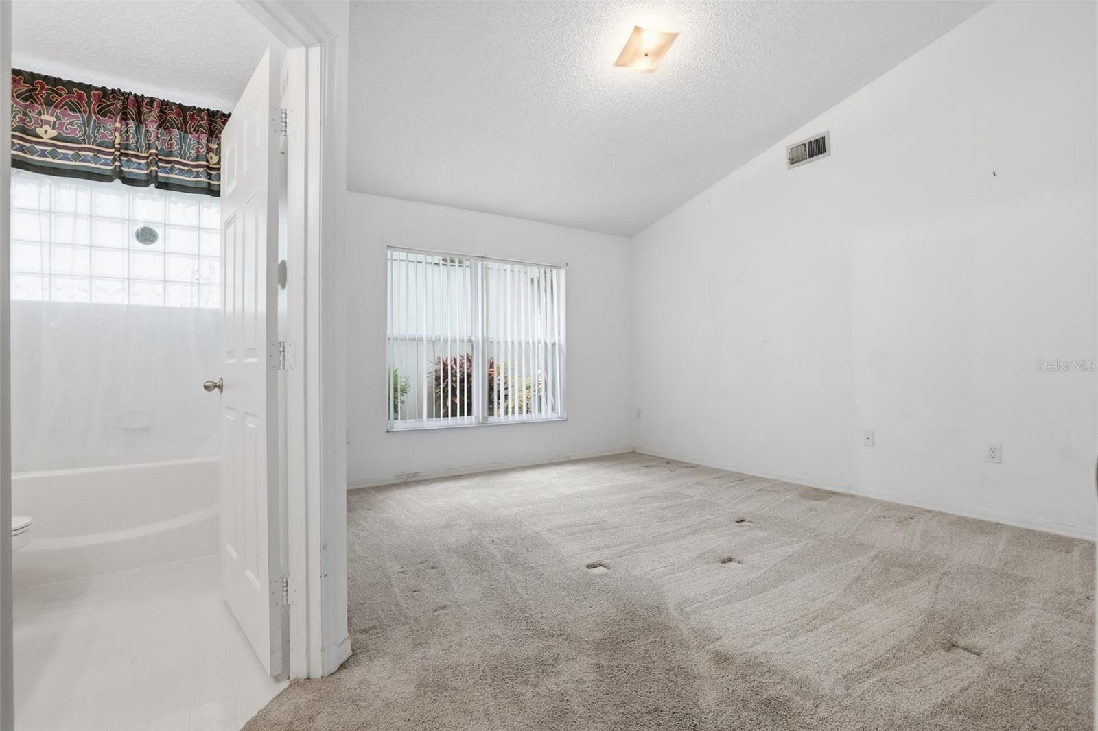 Image 13 of 31 For 306 Daniels Pointe Drive