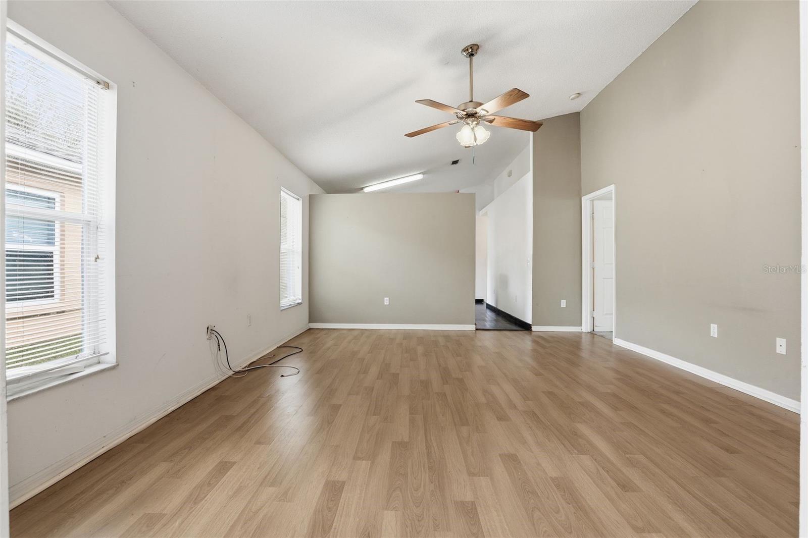 Image 4 of 31 For 306 Daniels Pointe Drive